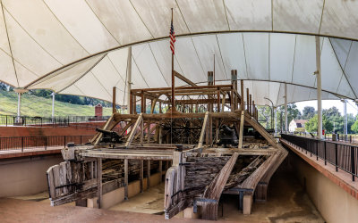 Rear view of the USS Cairo with a 30-pounder Patriot rifle and a 32-pounder Navy smoothbore in Vicksburg NMP 