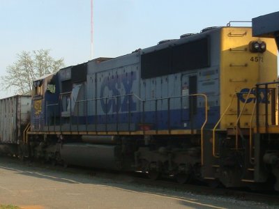4572