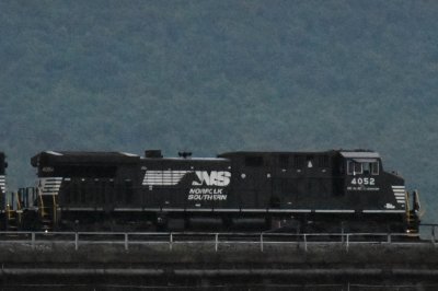 4052