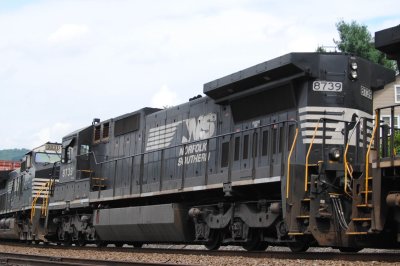 8739