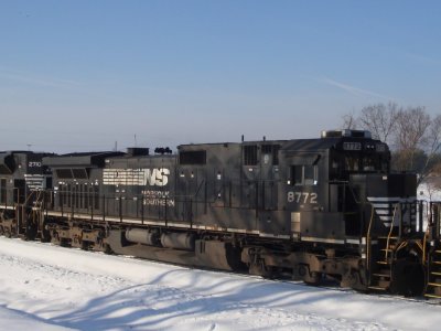 8772
