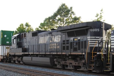 8885