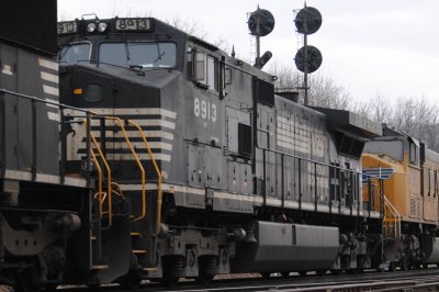 8913