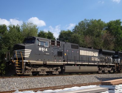 8914