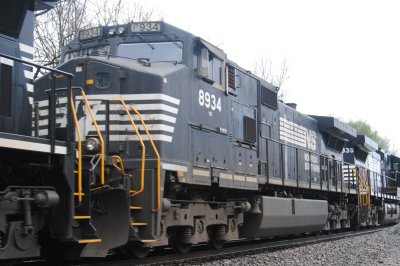 8934