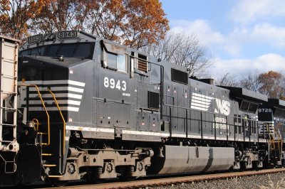 8943