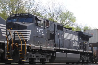 8973