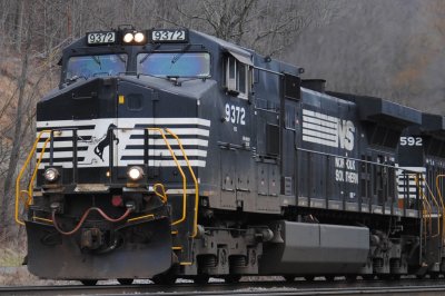 9372