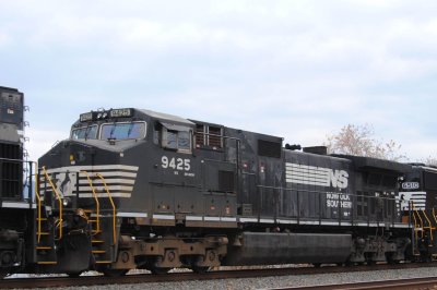 9425