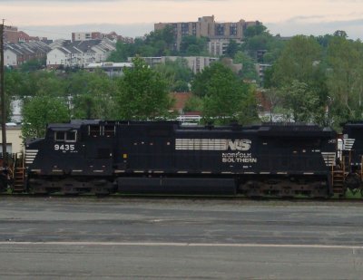 9435