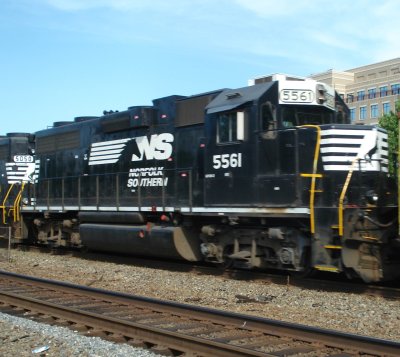 5561