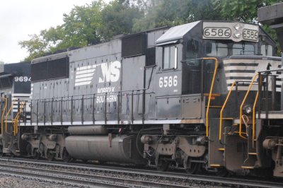 6586