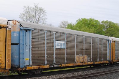983626