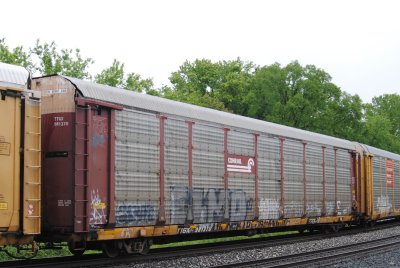 981370
