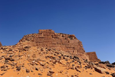 pyramids bajarawiya ii.jpg