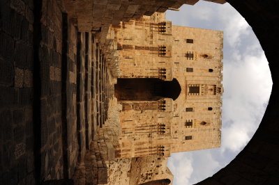 the impressive entrance to Halep Citadel.JPG