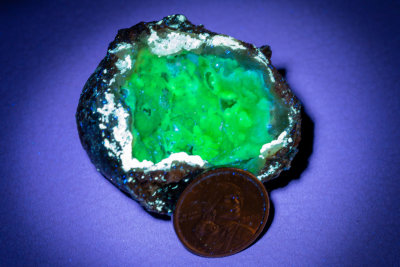 Dugway Utah Geode 1 Fluorescing