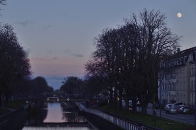 Levé de Lune sur le canal du Rhône au Rhin, depuis la Fonderie