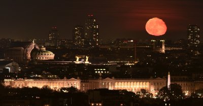 Lever de Lune sur Paris