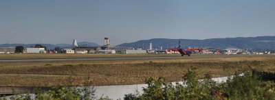 Arrive d'un Antonov AN 12B  l'EuroAirport
