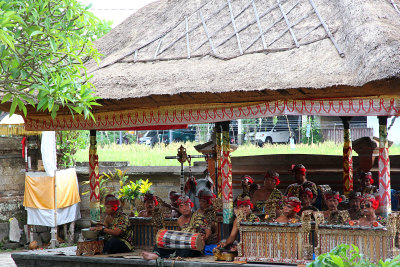 Attended Barong & Kris drama/dance; village gamelon began to play