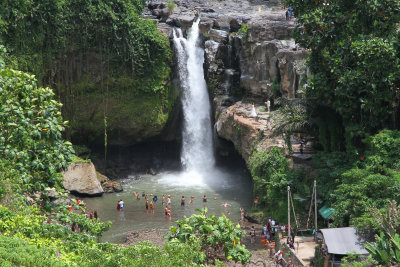 Went to Tegenungan Waterfall overview.  Note swing & heart for photos. Seem to be very popular.