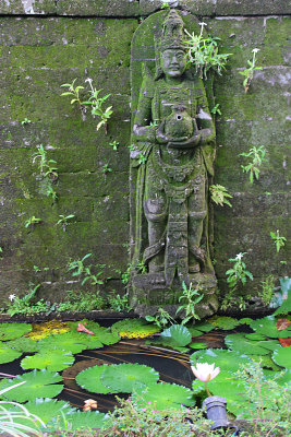 Pura Saraswati fountain