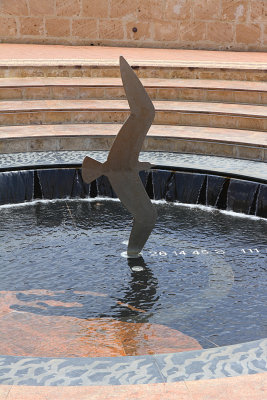 Gull and pool.  This was one gorgeous, well-designed  memorial. 