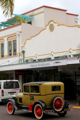 Town was rebuilt in art deco style after 1931 quake.