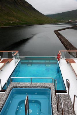 Sailing on the entire cruise, but especially in the fjords, was very smooth.