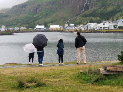 Visitors at the lake. 