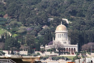 Long lens picked out Bahai Gardens & shrine on hill across the way.
