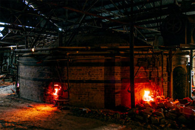 210122   4668  Last firing of the Roberta Georgia kiln.  2004  12 21.