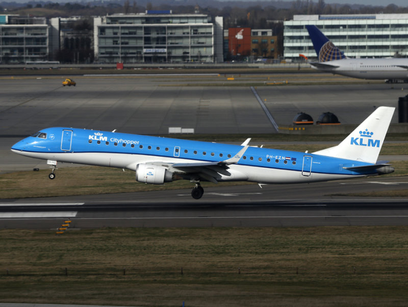 EMB E190 PH-EZN