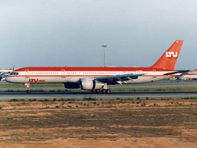 Boeing 757-200 D-AMUK