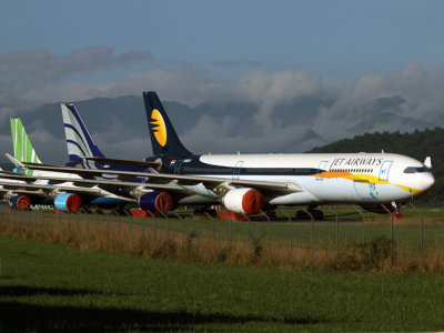 Jet Airways and more stored at LDE/Tarbes