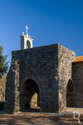 A Torre Sineira da Igreja de Castro de Avels (MN)