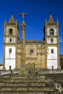 Cruzeiro e Igreja de Santo Cristo do Outeiro