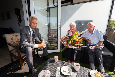 Echtpaar Van Veen 65 jaar getrouwd