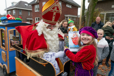 Sinterklaas toert door  Vijfheerenlanden
