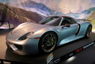Porsche 918 Spyder, centerpiece in display of The Grand Tour Game based on Amazon Prime TV series, 2018 L.A. Auto Show (1433)