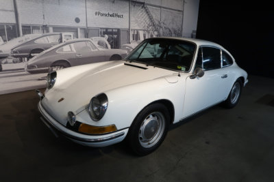 1969 Porsche 912. Introduced in 1965, the 4-cylinder 912 was a lower-cost alternative to the 6-cylinder 911. (2172)
