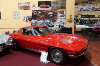 1963 Chevrolet Corvette Sting Ray (2 words for 1963-1967 model years; with split rear window for 1963 only) (3964)