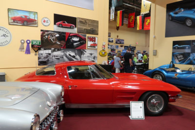 1963 Chevrolet Corvette Sting Ray (2 words for 1963-1967 model years; with split rear window for 1963 only) (3972)
