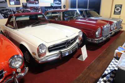 1971 Mercedes-Benz 280 SL (Pagoda coupe), 1972 280 SE coupe (maroon), 1970 6.3 sedan (silver) (3980) 