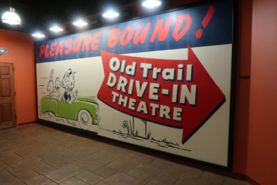 Gateway Auto Museum lobby (5775)