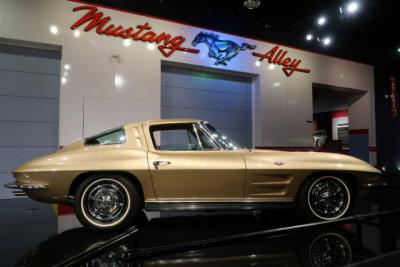 1963 Chevrolet Corvette Sting Ray (2 words 1963-1967 model years only) (5894)