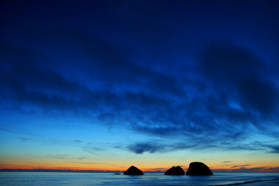 Rocks_at_sunset