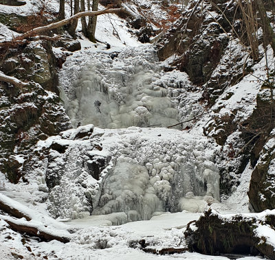 Efter långdragen kyla: fruset vattenfall i Skåne, Forsakar. Fallhöjd 10 meter