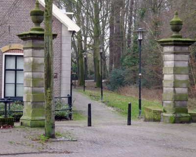 Gate